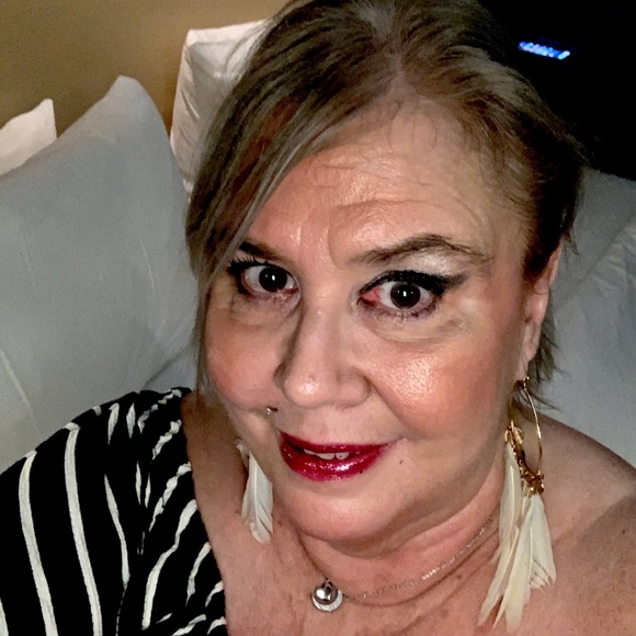 Meet your Posher, Elizabeth - Picture 10 of 17